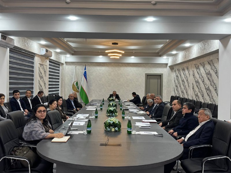 Ayni damda Ilmiy darajalarini beruvchi Ilmiy Kengash majlisi davom etmoqda.