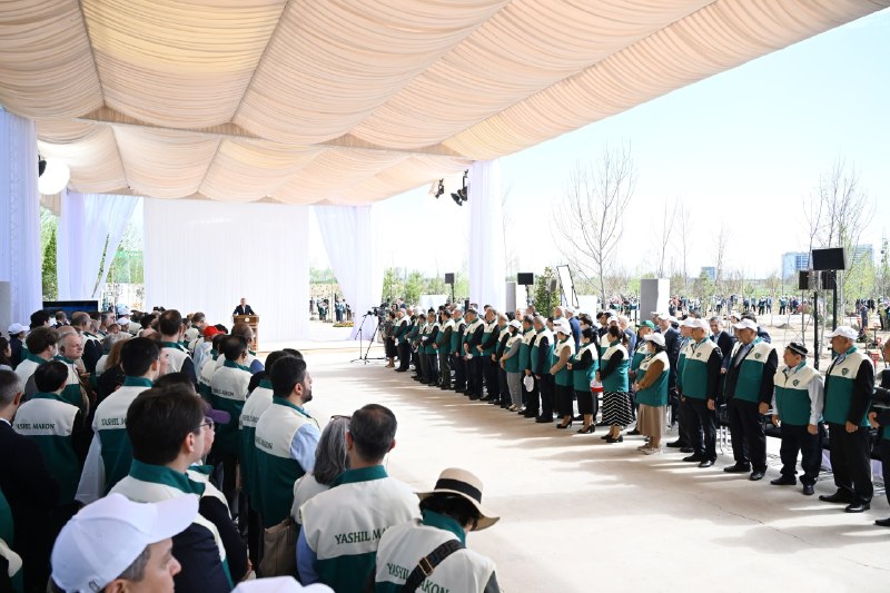 Prezident Shavkat Mirziyoyev “Yashil makon” umummilliy loyihasi doirasida koʻchat ekish tadbirida ishtirok…