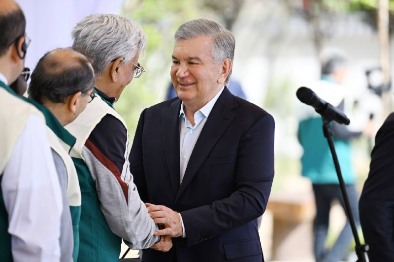 Prezident Shavkat Mirziyoyev “Yashil makon” umummilliy loyihasi doirasida koʻchat ekish tadbirida ishtirok…