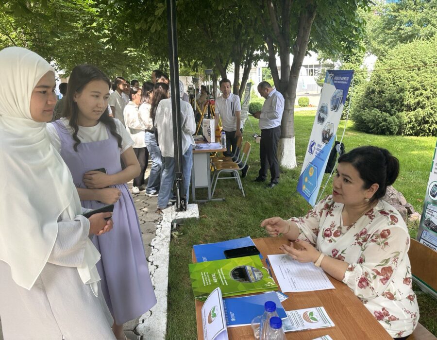 Institut hayotidan lavha
